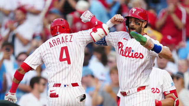 Luis Arraez,Bryce Harper 