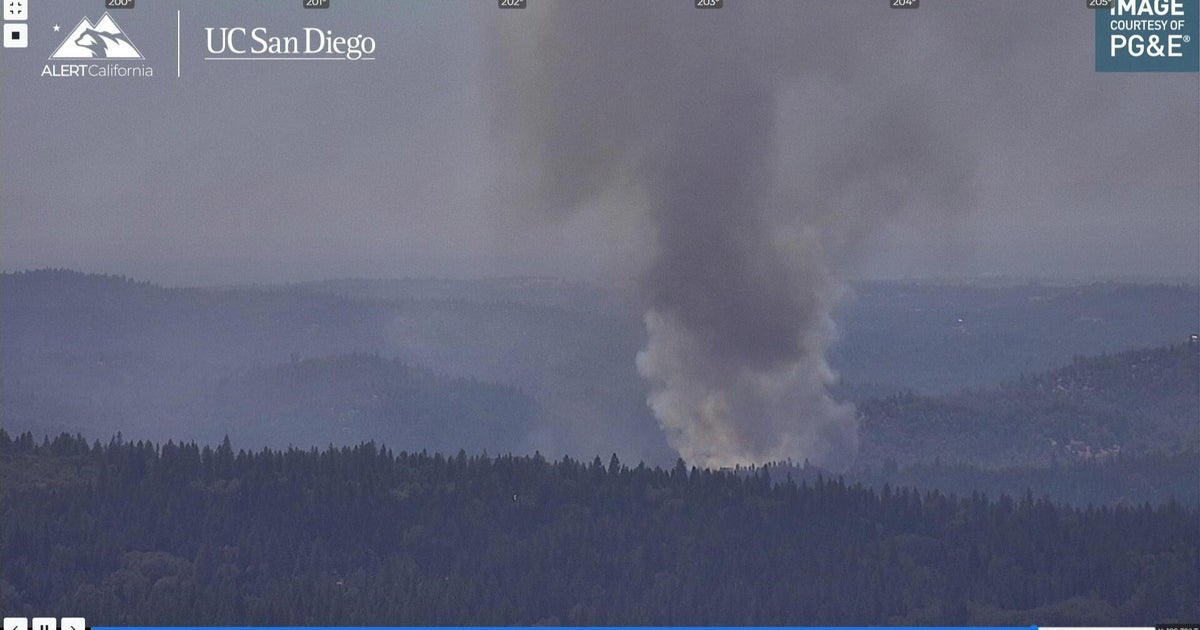 Structure fire in Alta Sierra spreads to grass, prompts evacuation orders
