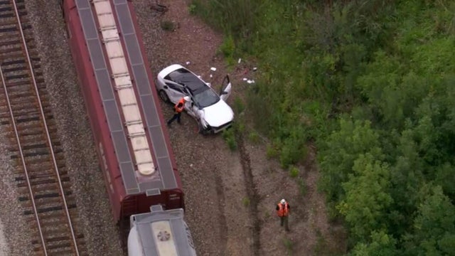 lake-forest-freight-train-hits-car.jpg 