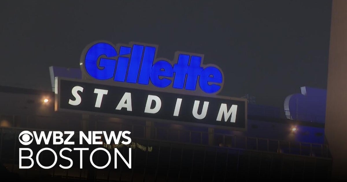 Patriots fans bring regular season energy to Gillette Stadium