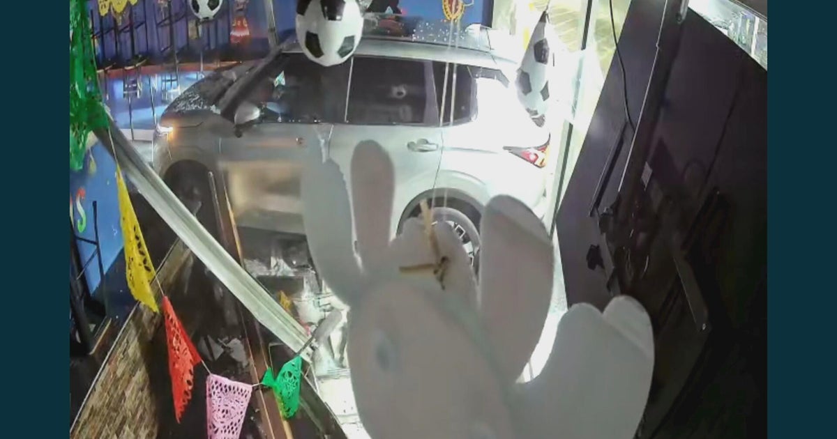 Philadelphia taqueria responds after driver crashes into restaurant: 