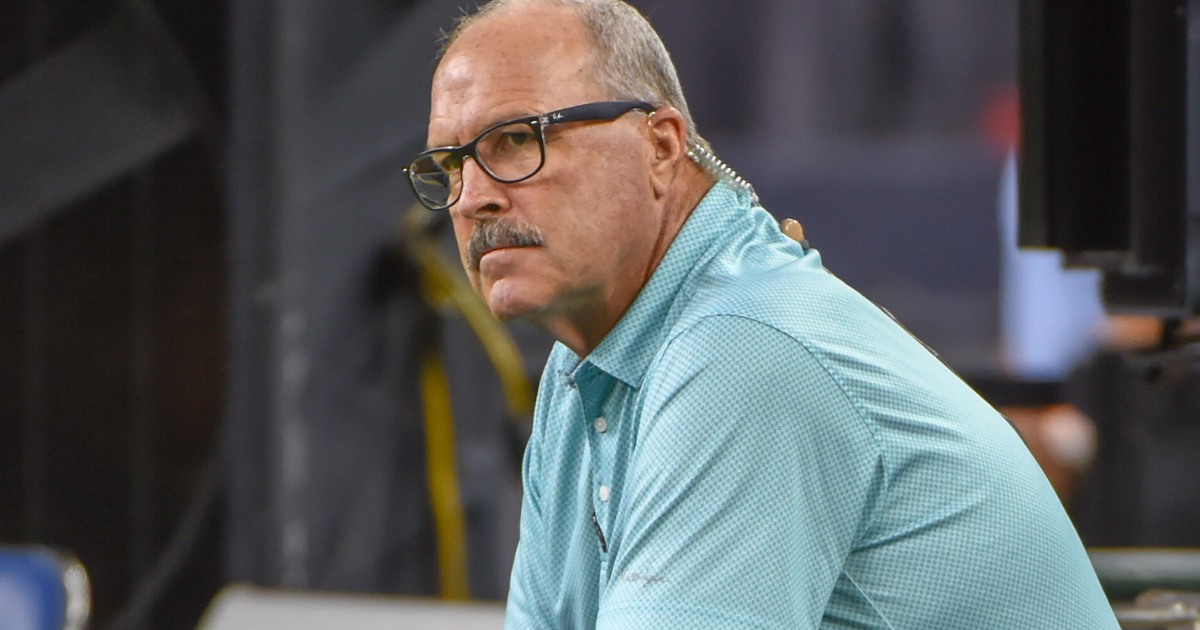 cbsnews.com - 'Killer B' linebacker Kim Bokamper marks 50 years with Dolphins, from player to broadcaster