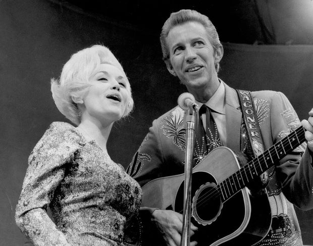 Dolly Parton and Porter Wagoner perform