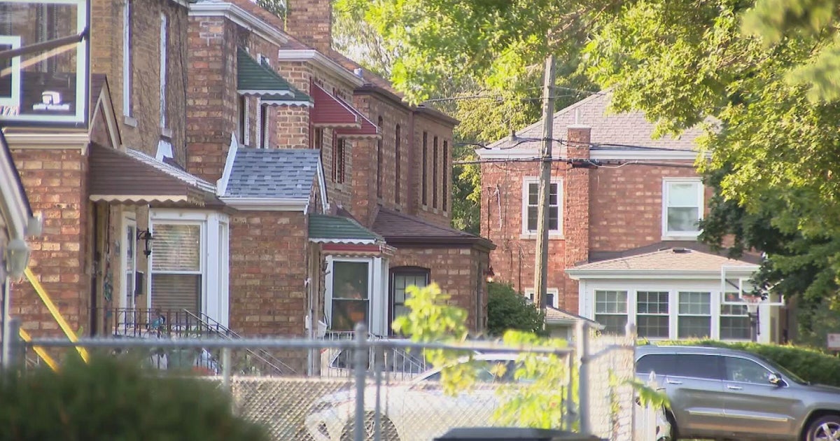 Elderly couple targeted in ruse burglary on Southwest Side