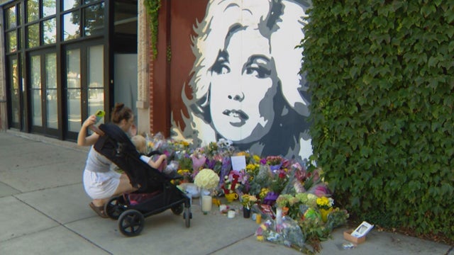 dolly-parton-mural-1.jpg 
