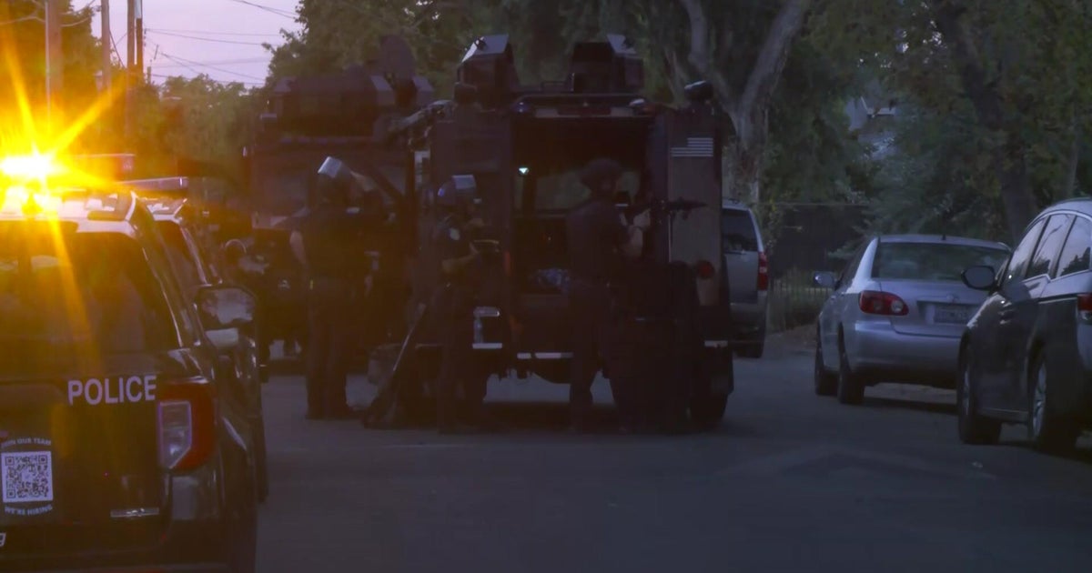 Sacramento police work to get barricaded suspect with possible firearm to surrender