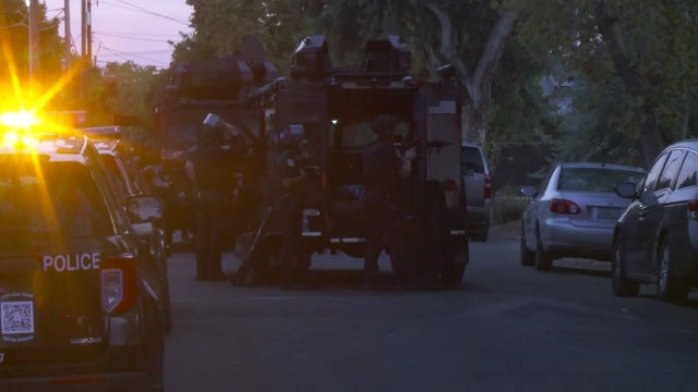 for-web-44th-st-barricaded-suspect.jpg 