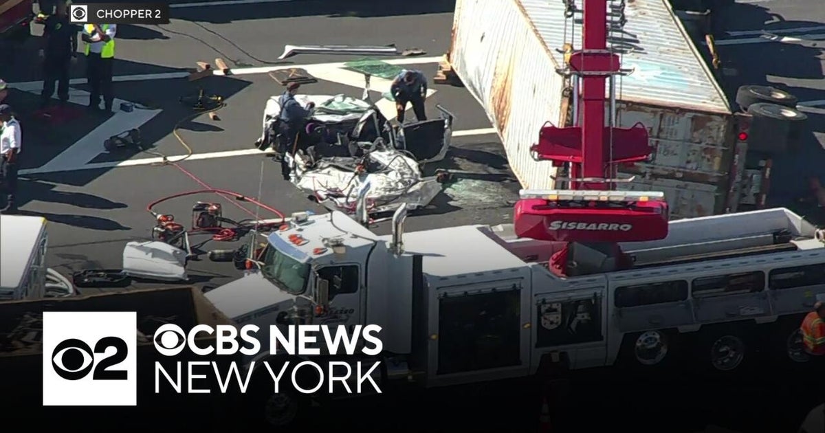 2 dead after tractor-trailer crash in Newark, New Jersey