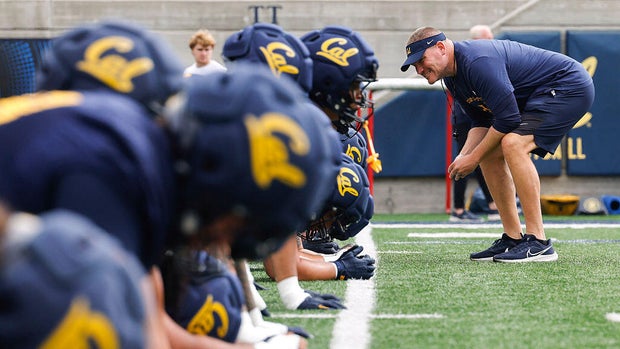 cal-football-2288576782.jpg 