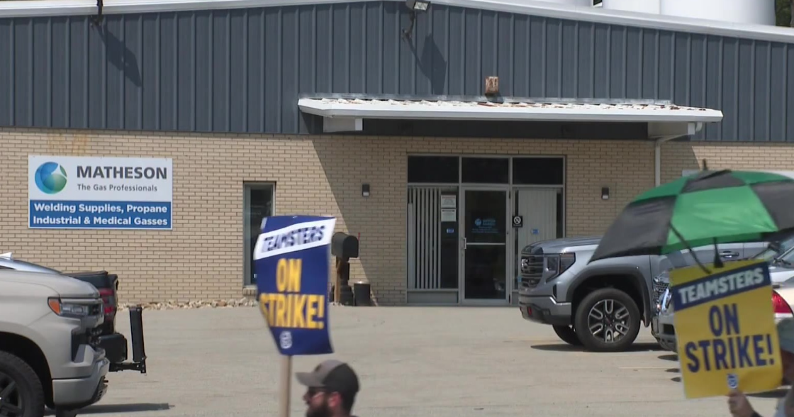 cbsnews.com - Erika  Stanish - Workers at Nippon Sanso Matheson Gas go on strike
