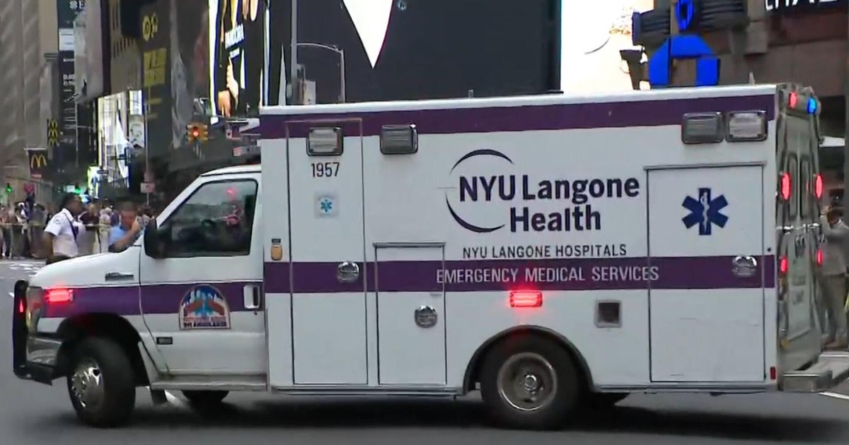 Police shoot woman who allegedly stabbed 2 people in Times Square