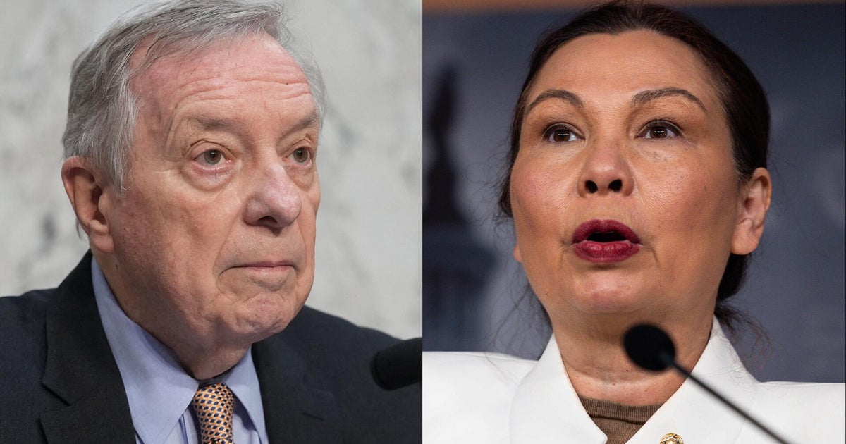 Illinois senators accuse FAA chief of holding air traffic controller raises "hostage"
