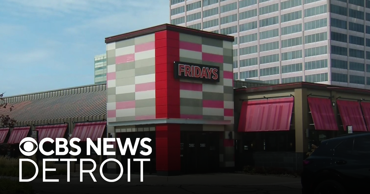 Shooting outside TGI Fridays in Southfield leaves 1 dead, 2 injured