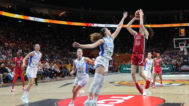 Breanna Stewart,Lorela Cubaj 