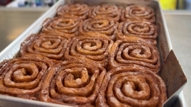 for-web-gas-station-cinnamon-rolls.jpg 