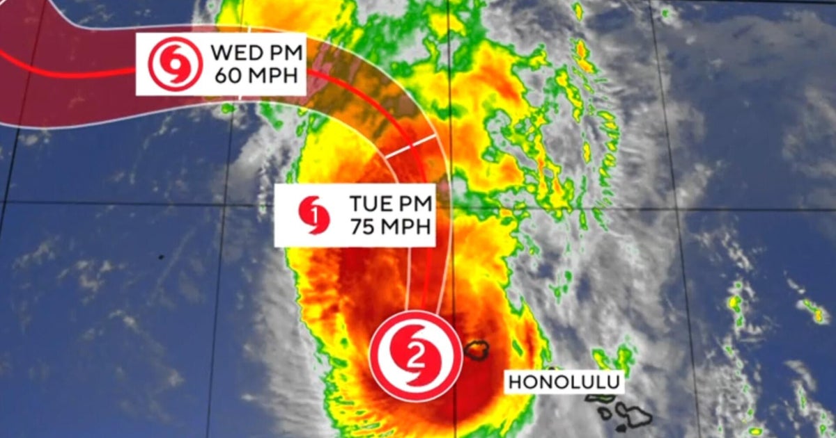 Hawaii braces for hours of wind and rain as Hurricane Lowell churns nearby