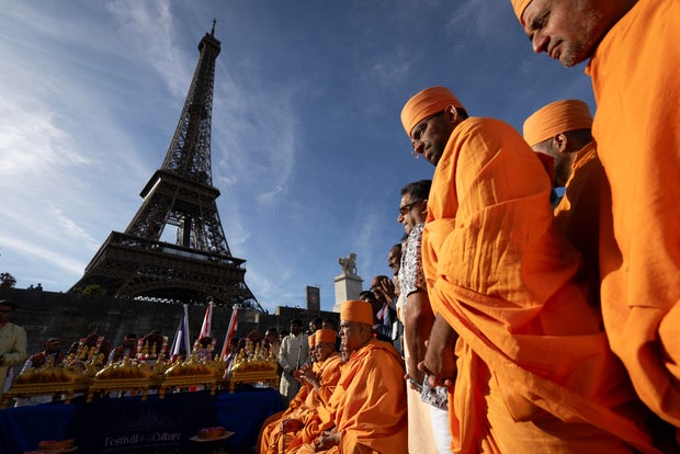 TOPSHOT-FRANCE-RELIGION-HINDUISM-BAPS 