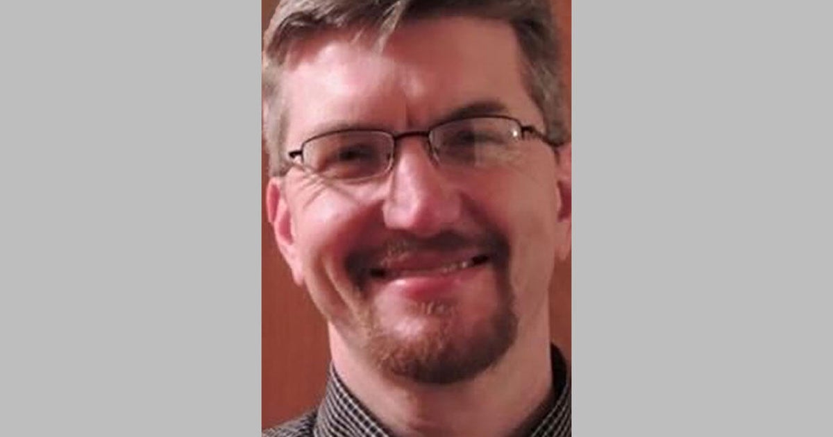 Community mourns manager of bookstore in Chicago's Beverly neighborhood who died in crash