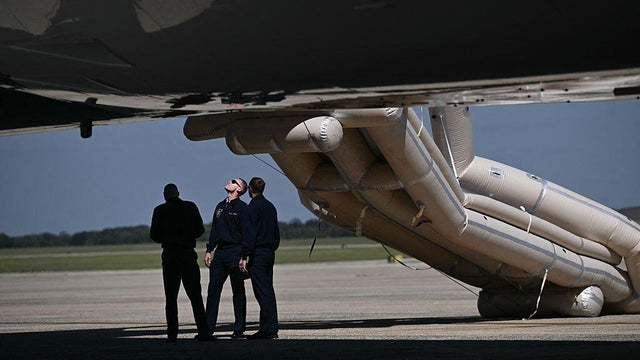 20260909-13-07-16-trump-departs-for-dallas-jba-pit-pool-4-frame-120680-1.jpg 