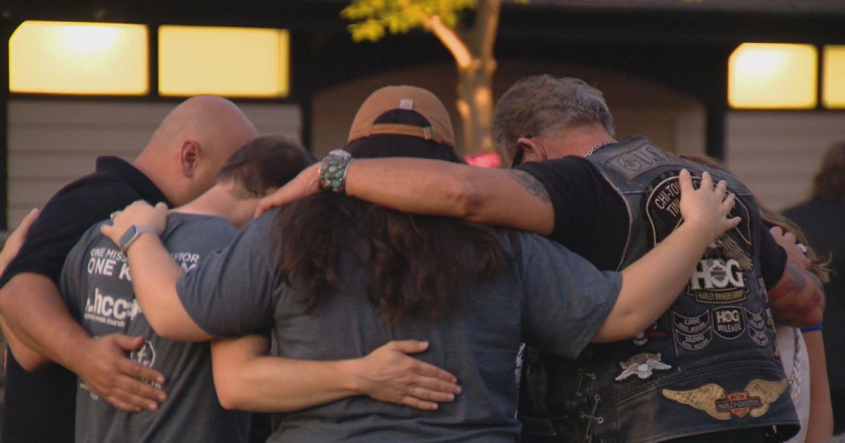 Frankfort residents hold vigil in wake of recent heartbreak for south suburban community