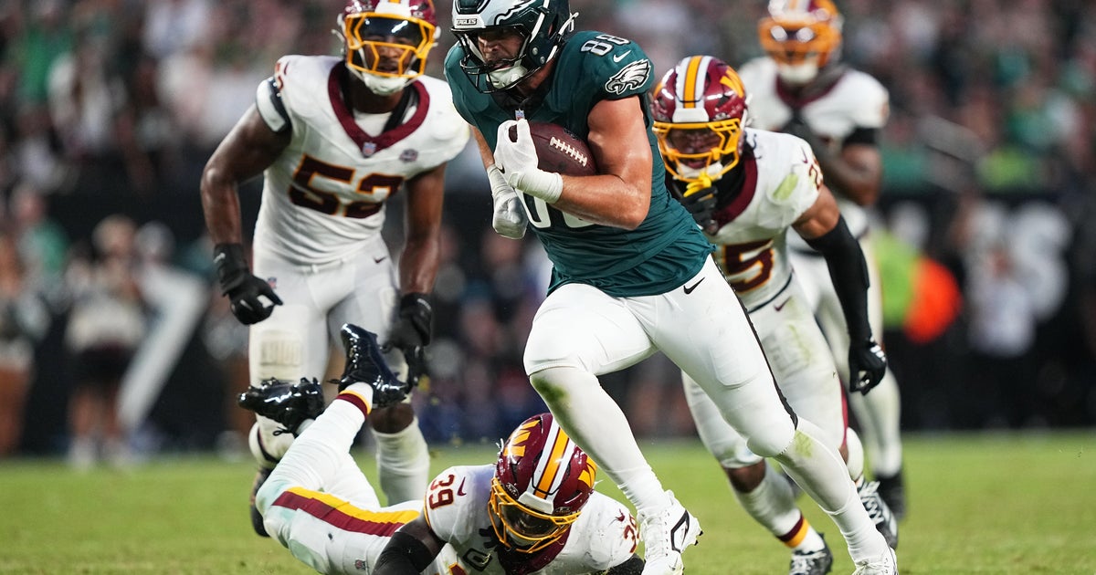 Jalen Hurts throws 3 TDs and Eagles stuff Commanders' late 2-point try ...