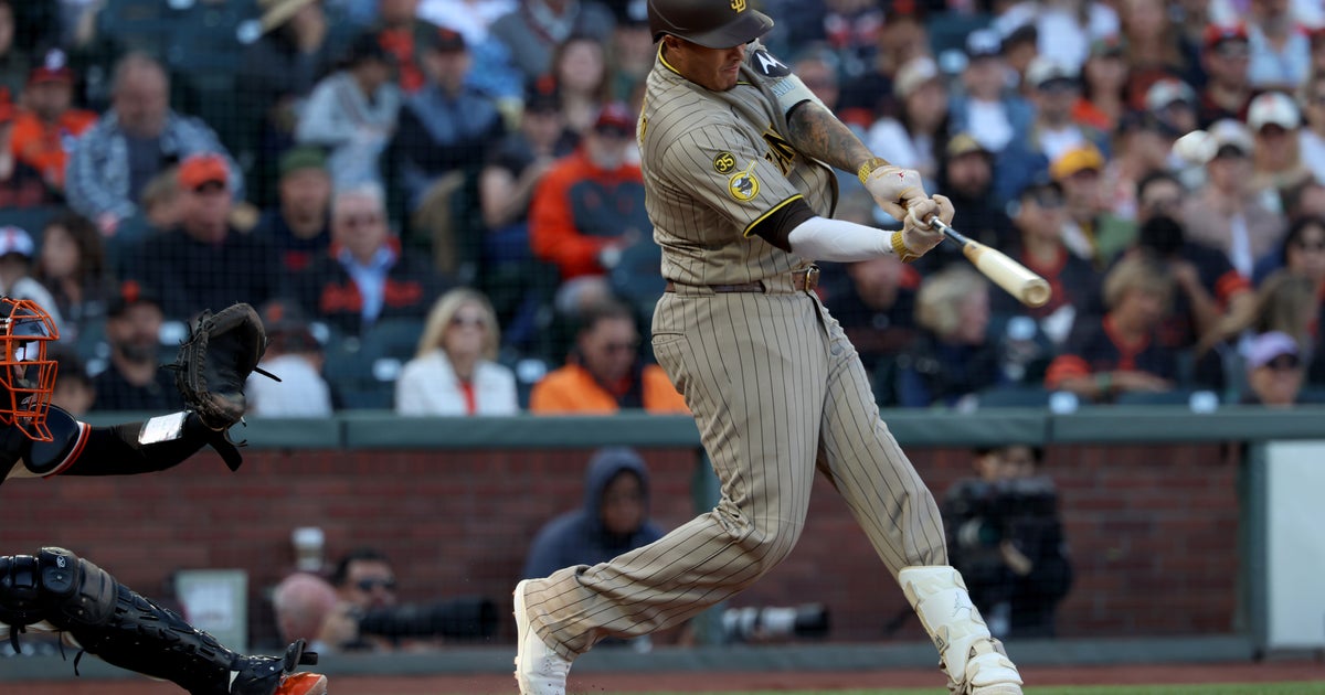 Image for Machado homers as the Padres beat the Giants 6-4 for 7th straight victory