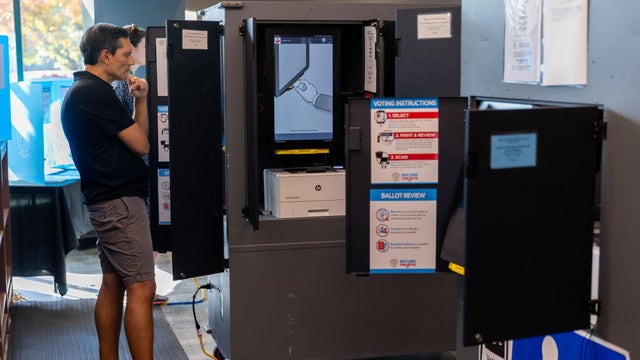 Early voting in Fulton county, USA 