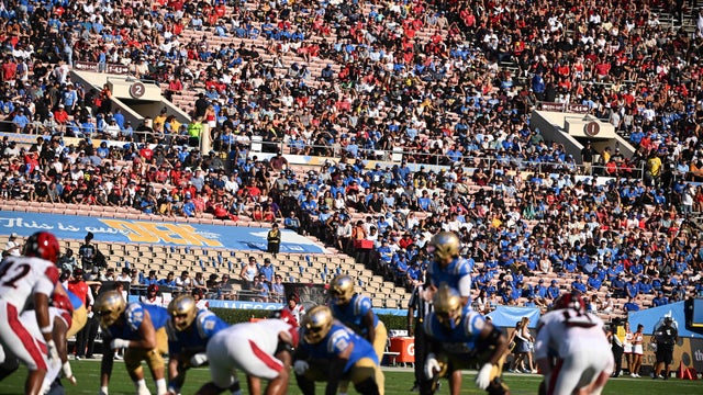 UCLA Bruins defeted the San Diego State Aztecs 28-10 to win a NCAA football game. 