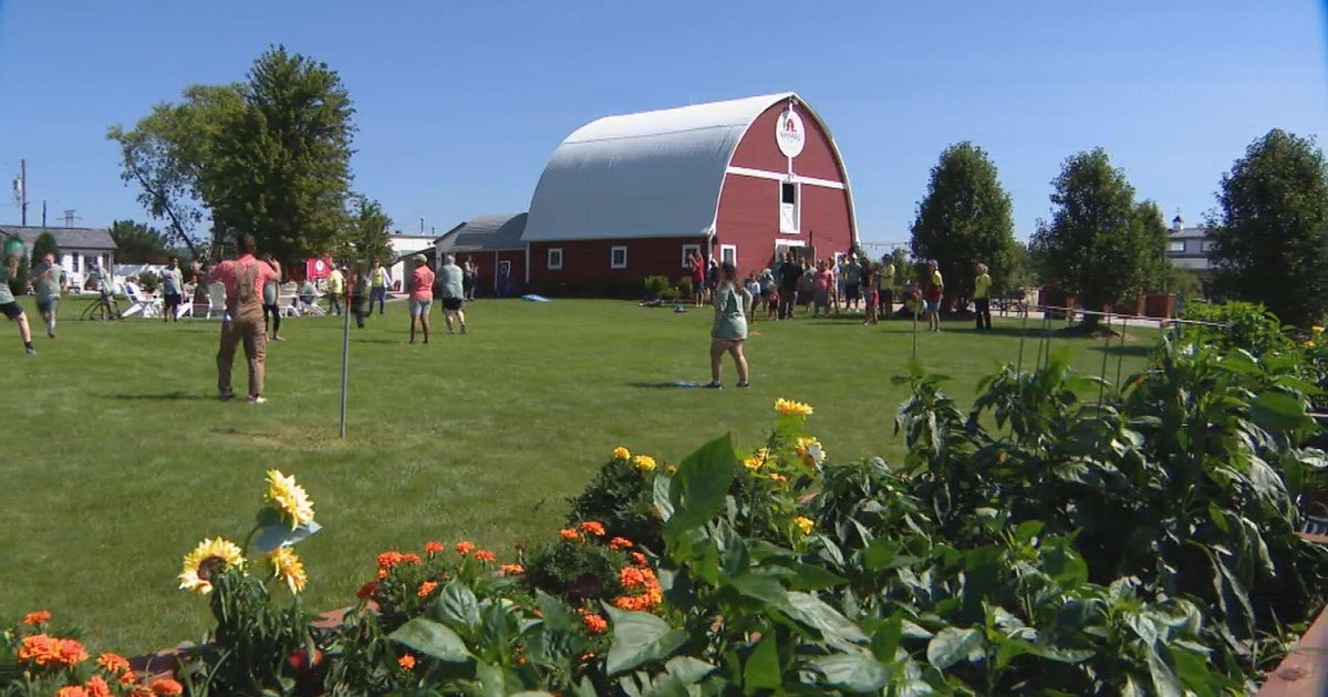 cbsnews.com - Edie  Kasten - Frankfort, Illinois couple turned five acres into a farm with a life-changing purpose