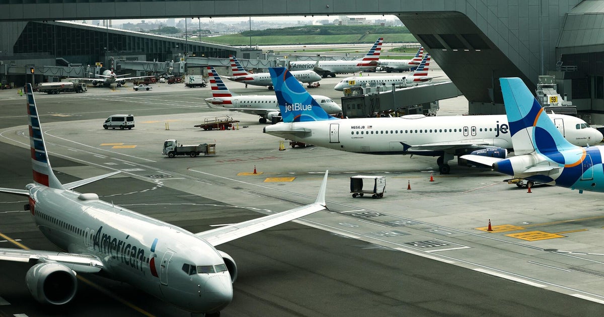 Equipment outage hits major East Coast airports with delays, cancellations