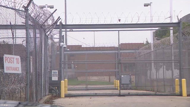 cook-county-jail-ambulance-1.jpg 