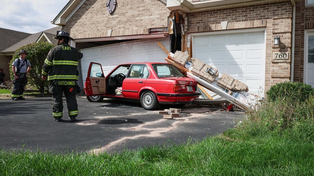 cary-vehicle-vs-house-92226-0001.jpg 