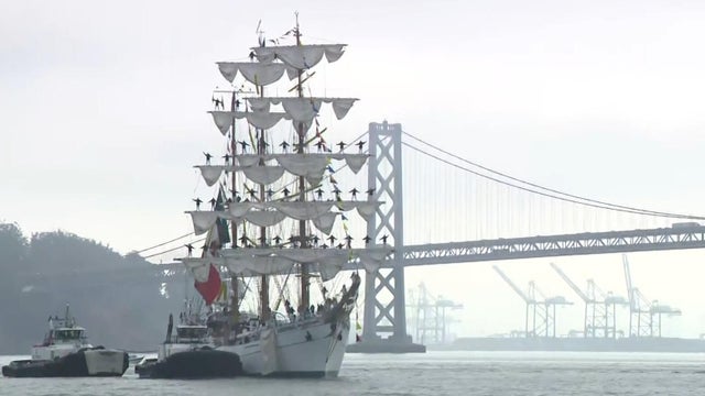 Mexican Navy training ship Cuauht&eacute;moc sails into San Francisco Bay 