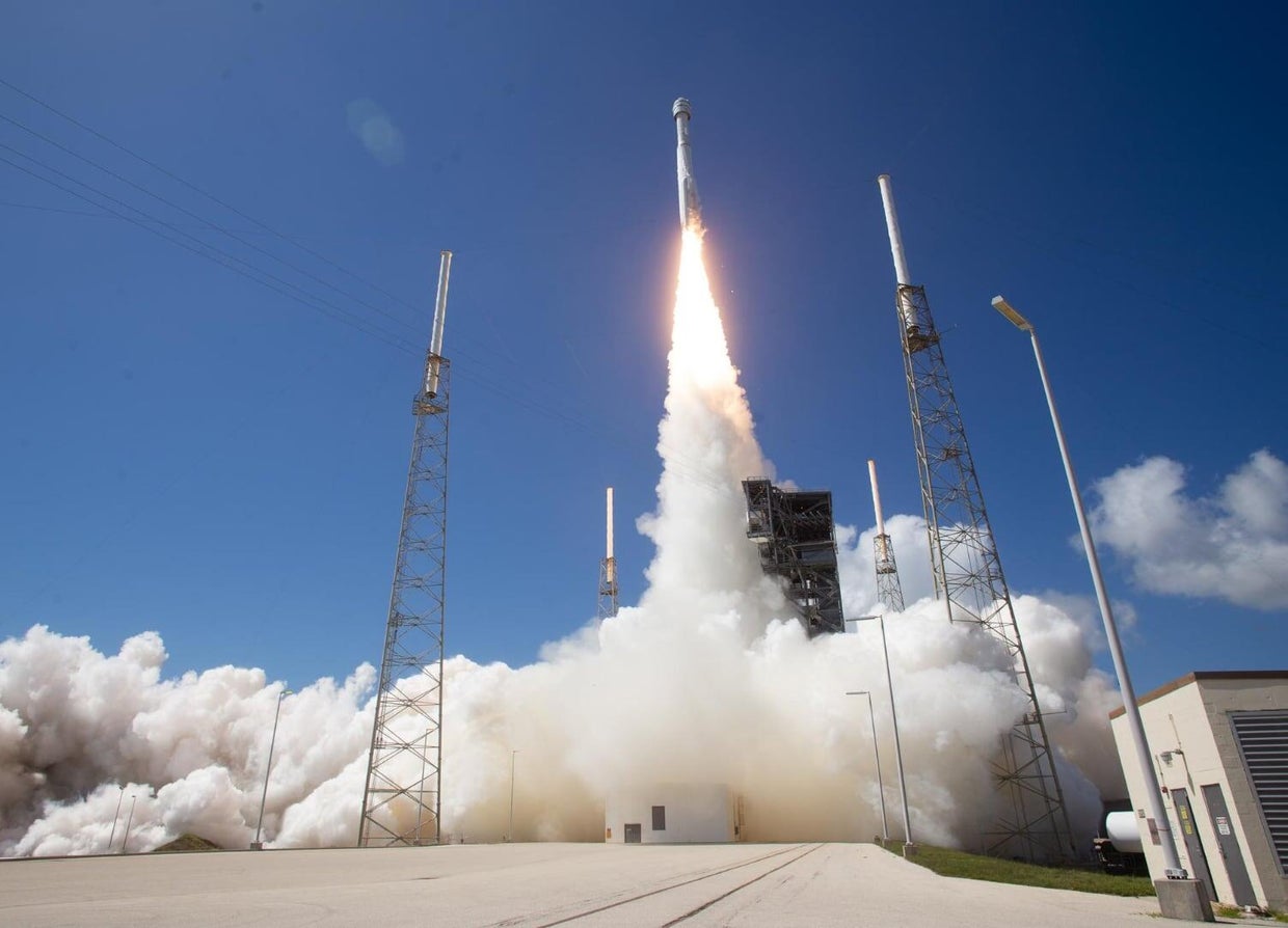 100126-starliner-launch.jpg 