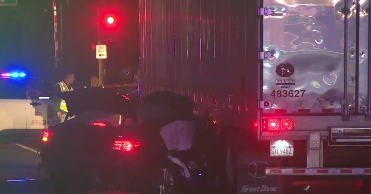 Three dead, four hospitalized after car with seven occupants collides with semi near Minneapolis I-35W off-ramp; police investigate