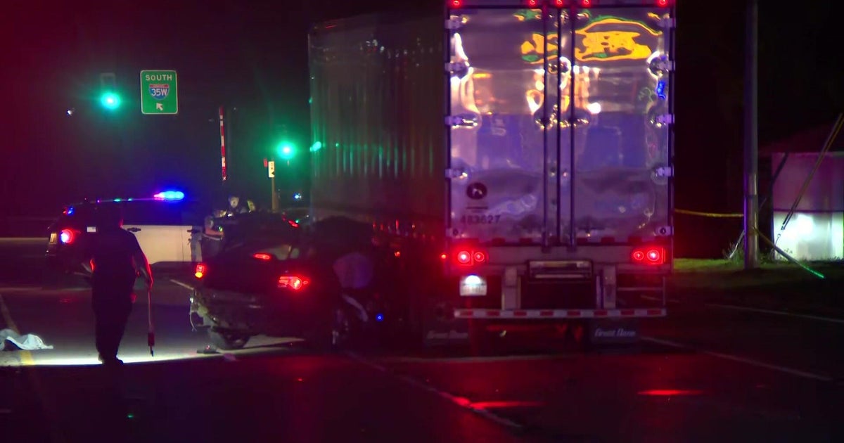 3 dead, 4 hurt when semi and stolen car collide in Minneapolis near I-35W off-ramp, police say