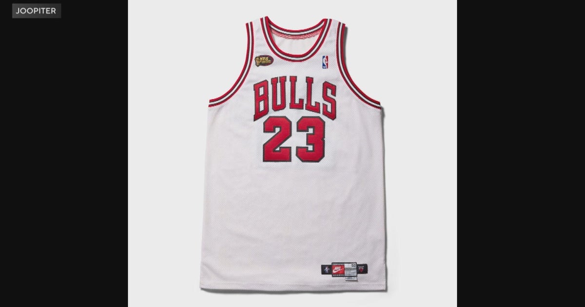 A detailed display of Michael Jordan's 1998 NBA Finals home jersey.