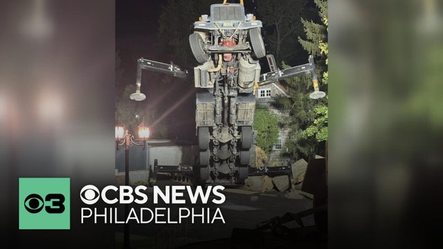 Crane topples over onto home in Broomall, Pennsylvania