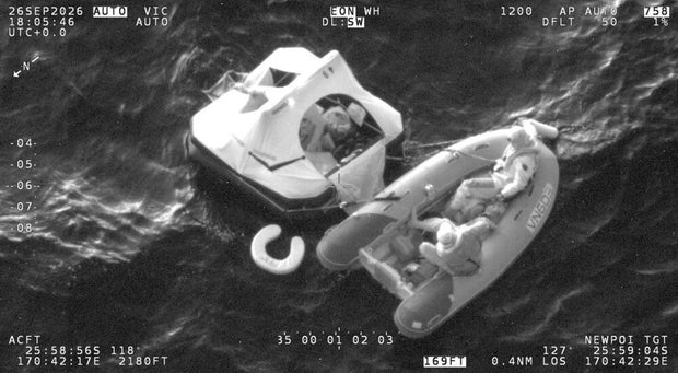 life-raft-krc001-survivors-unclas-01-focusfillwyiwljawiiwimc4wmcismtawmcw1ntbd.jpg 