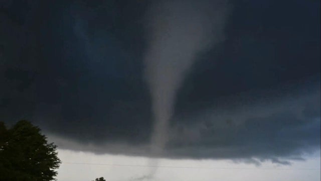 Tornadoes, flash floods in central U.S.