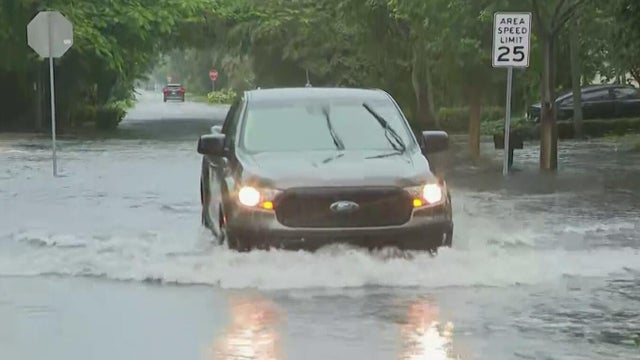Heavy rain floods Fort Lauderdale streets, leaves water nearly knee-deep