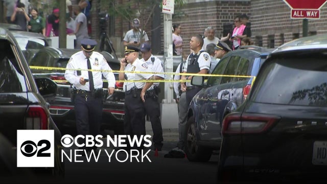 2 sought after off-duty NYPD detective stabbed in the Bronx