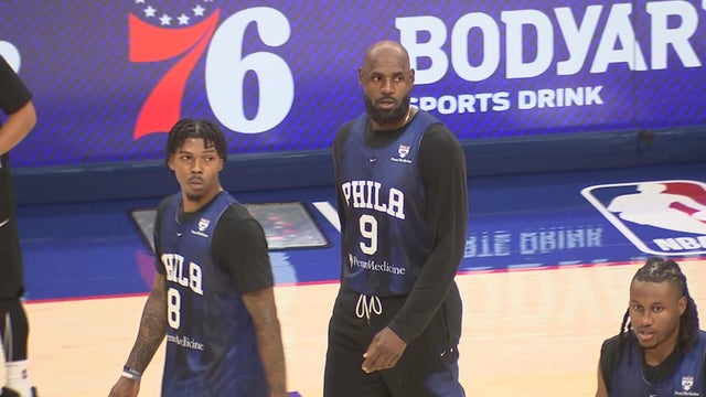 strickland-raw-sixers-open-scrimmage-100326-concatenated-144021-frame-1365.jpg 