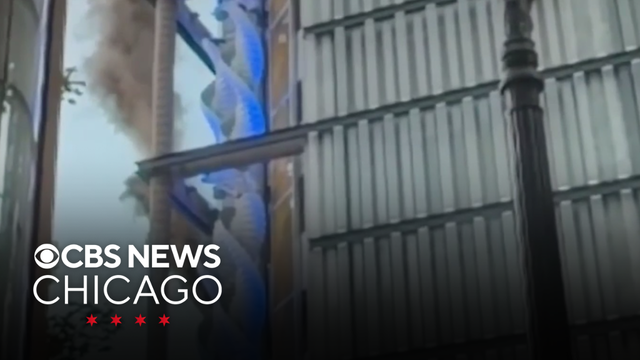 Kitchen fire sends smoke pouring from River North building