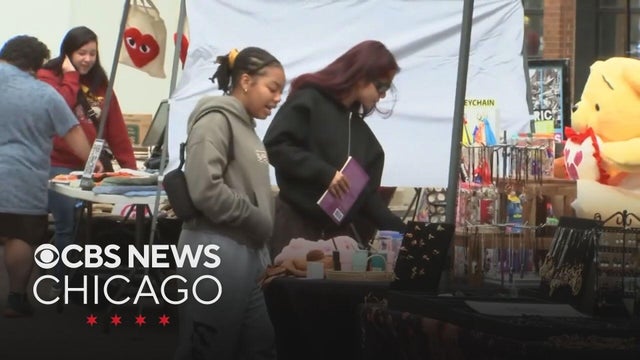 Final day of season for Chicago's Maxwell Street Market