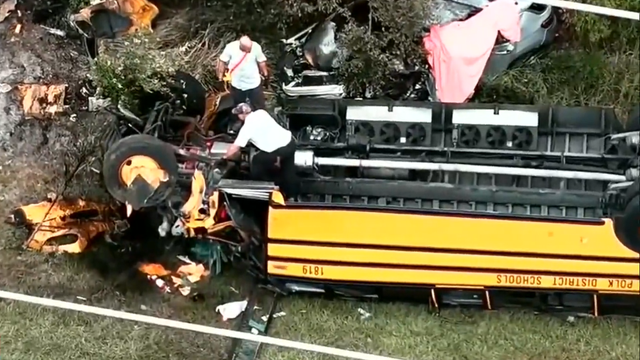 2 killed in Florida school bus crash