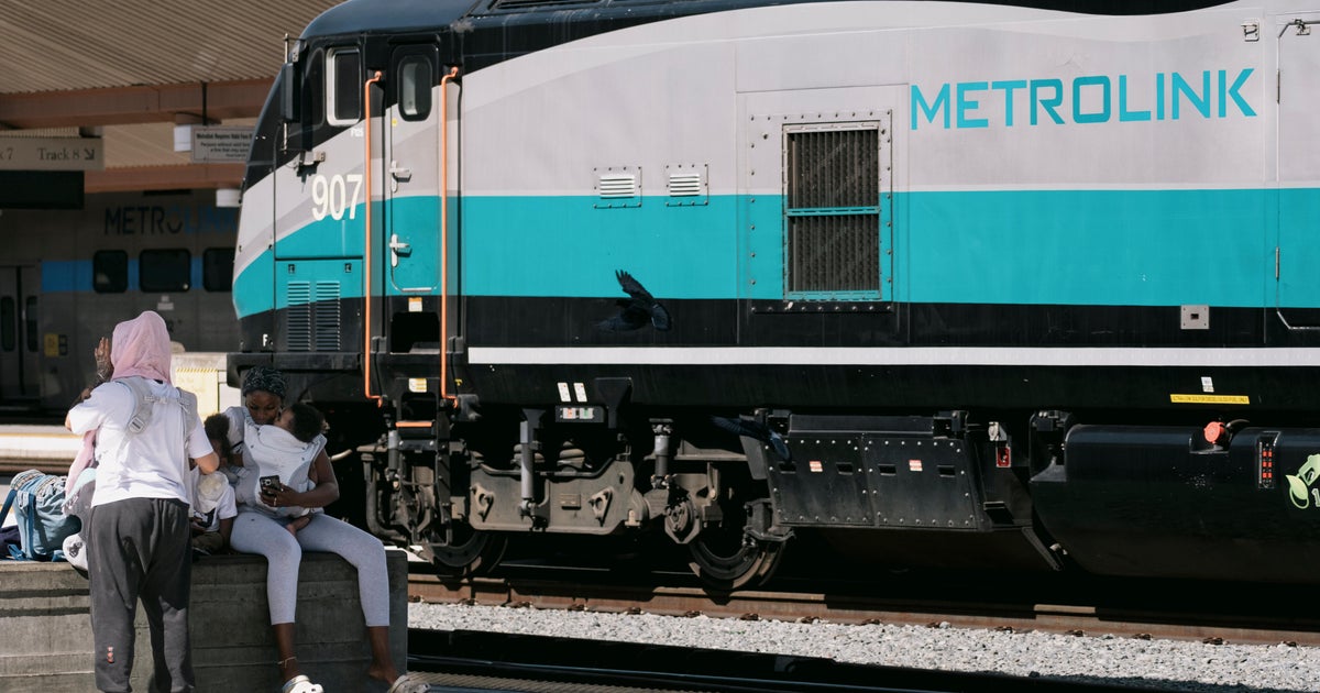 Metrolink considers train service cuts to balance budget - CBS Los Angeles
