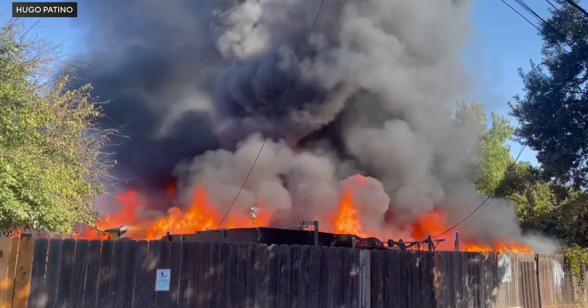 Fire destroys Modesto home, damages two nearby houses