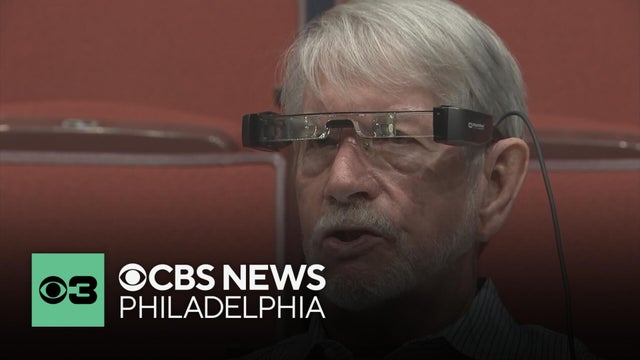 These smart glasses let hearing-impaired viewers experience live theater