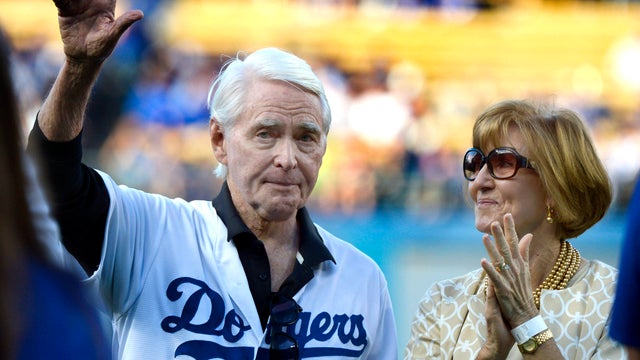 Fred Claire, former Dodgers GM whose team won the '88 World Series, and Torrance High School dies at 91. 
